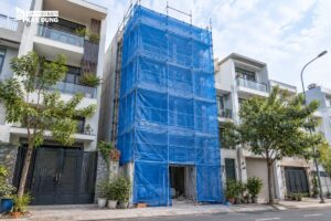 Xây Nhà Phố Có Cần Lưới Bao Che Không