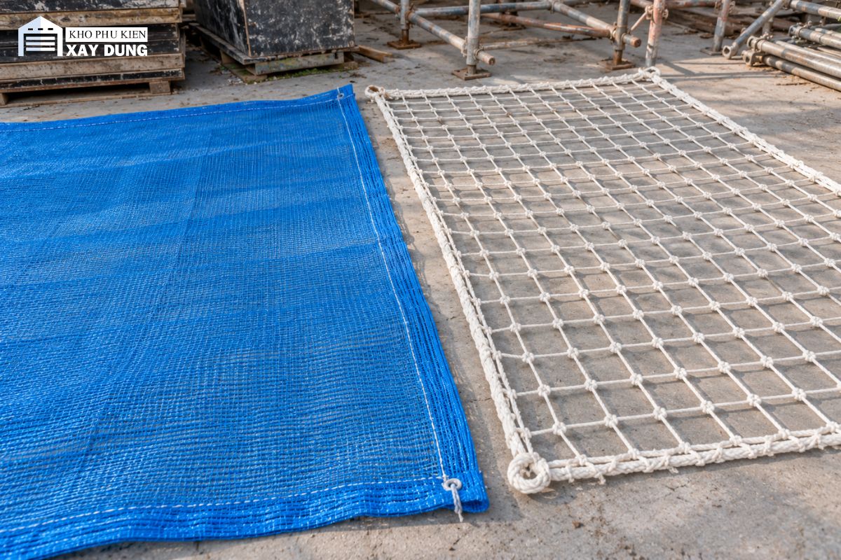 Lưới bao che phủ kín cạnh lưới an toàn mắt vuông viền gia cố